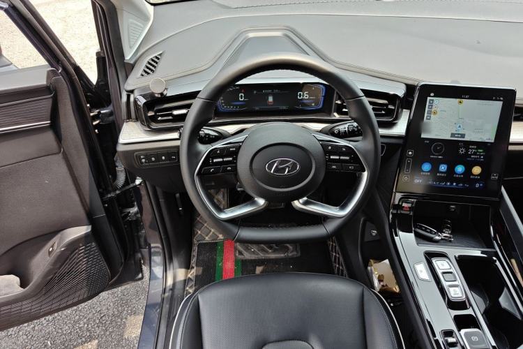 Used Hyundai Custo 2021 270TGDi Prestige LUX Steering Wheel