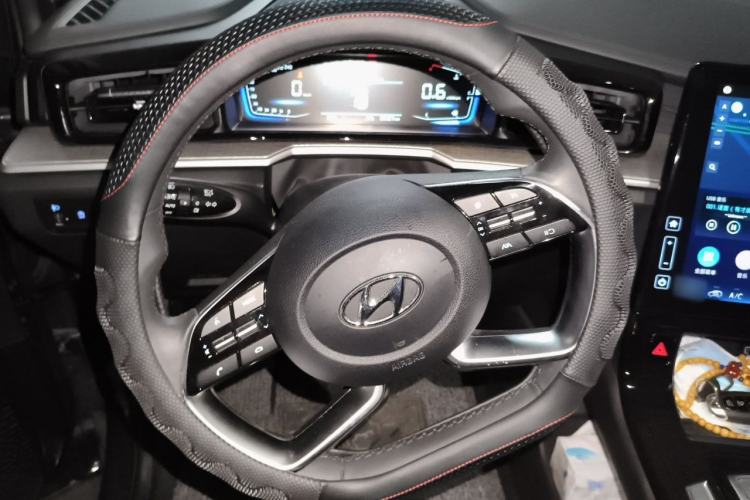 Used Hyundai Custo 2021 270TGDi Prestige LUX Steering Wheel
