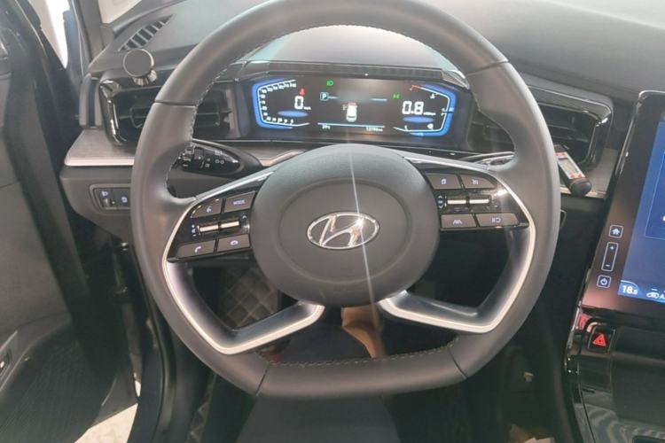 Used Hyundai Custo 2021 270TGDi Prestige LUX Steering Wheel