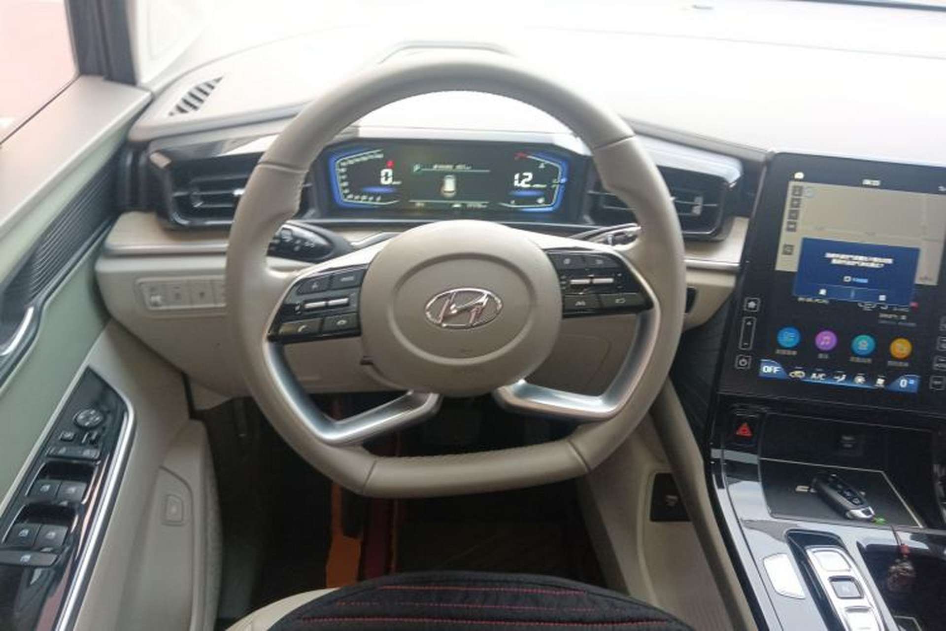 Used Hyundai Custo 2021 270TGDi Prestige LUX Steering Wheel