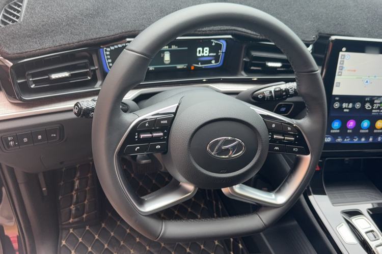 Used Hyundai Custo 2021 270TGDi Prestige LUX Steering Wheel