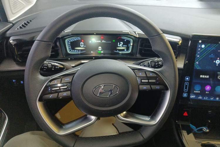 Used Hyundai Custo 2021 270TGDi Prestige LUX Steering Wheel