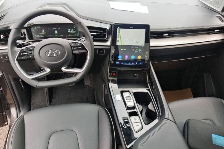 Used Hyundai Custo 2021 270TGDi Prestige LUX Center Console