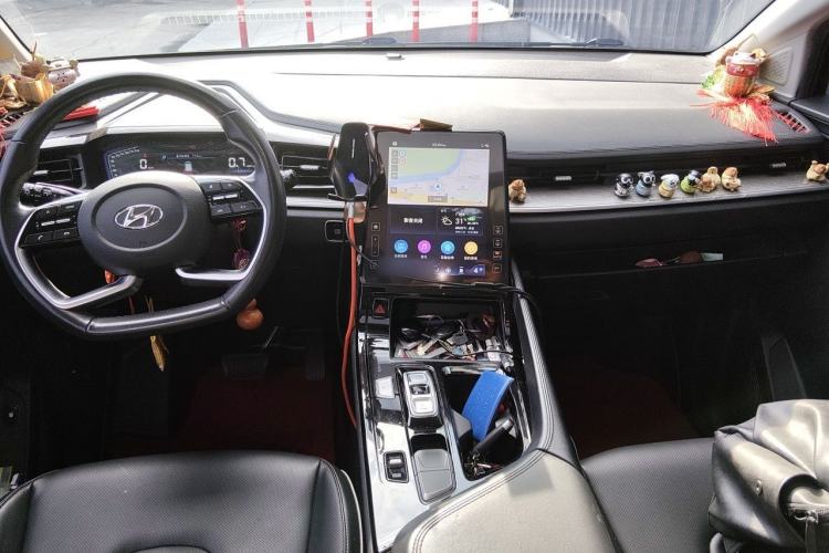 Used Hyundai Custo 2021 270TGDi Prestige LUX Center Console