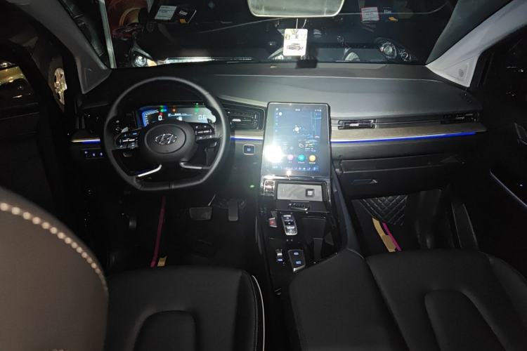 Used Hyundai Custo 2021 380TGDi Smart Love Flagship Edition TOP Premium Center Console