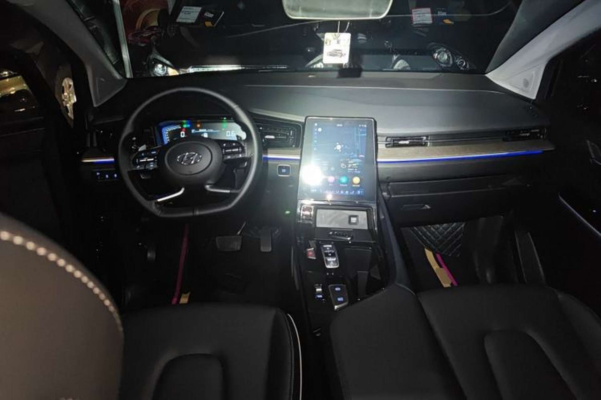 Used Hyundai Custo 2021 380TGDi Smart Love Flagship Edition TOP Premium Center Console