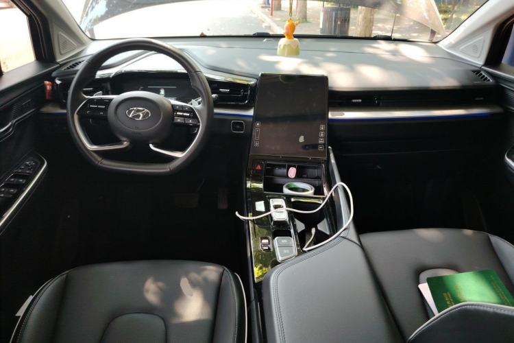 Used Hyundai Custo 2021 380TGDi Smart Love Flagship Edition TOP Premium Center Console