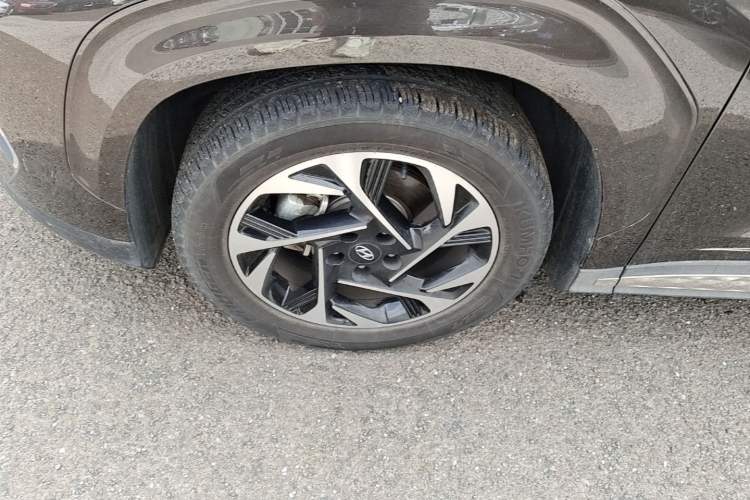 Used Hyundai Custo 2021 270TGDi Prestige LUX Left Front Wheel Hub
