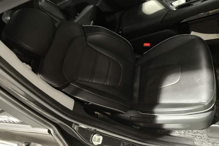 Used Hyundai Custo 2021 270TGDi Prestige LUX Right Front Seat