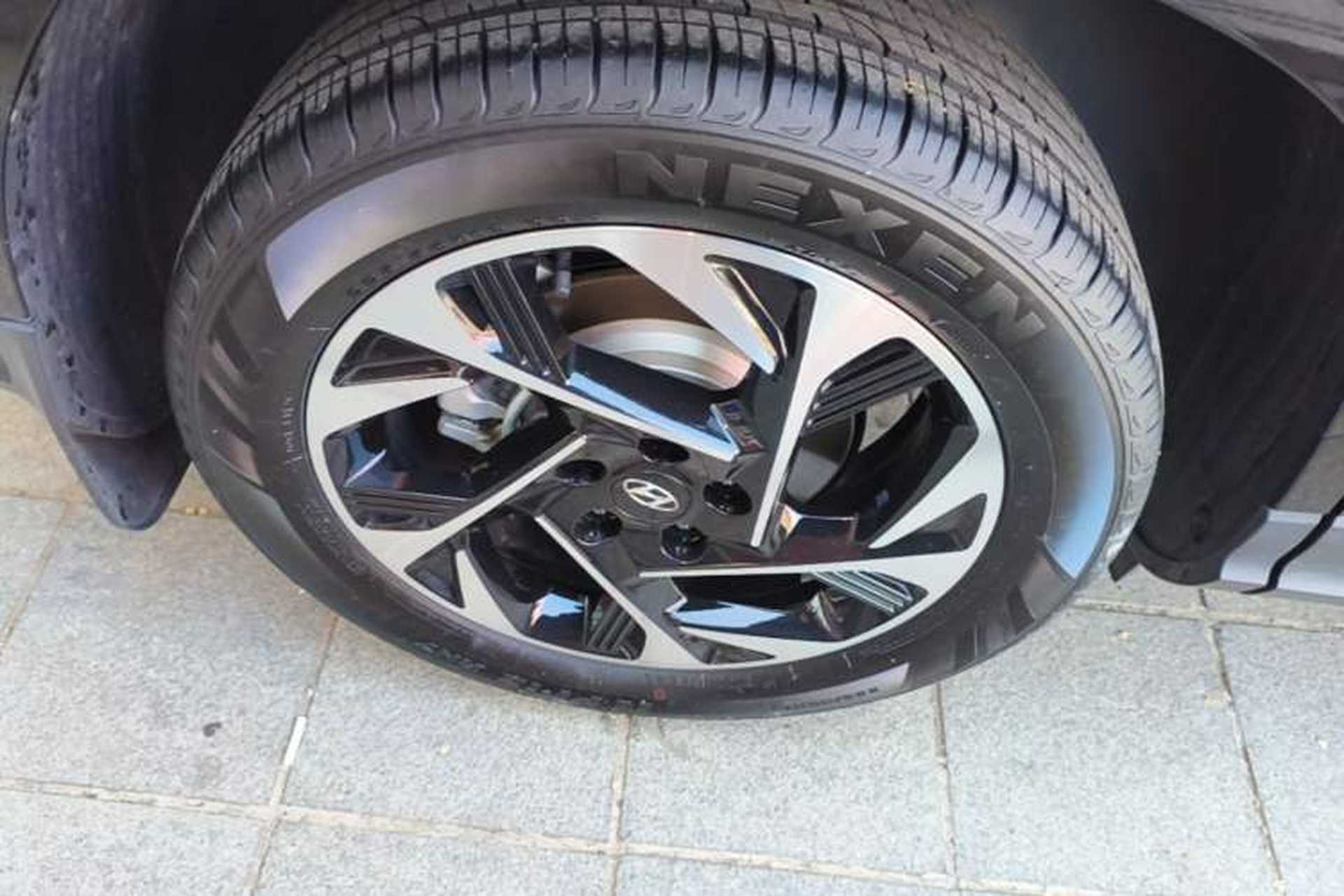 Used Hyundai Custo 2021 380TGDi Smart Luxury Premium LUX Right Rear Wheel Hub