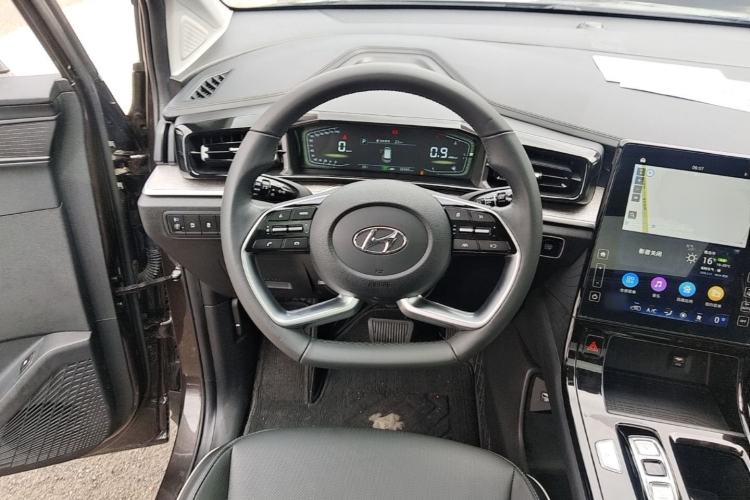 Used Hyundai Custo 2021 270TGDi Prestige LUX Steering Wheel