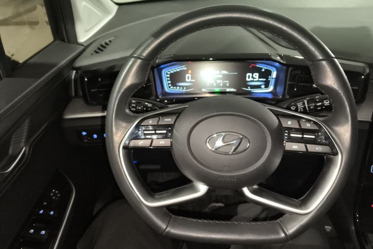 Used Hyundai Custo 2021 270TGDi Prestige LUX Steering Wheel