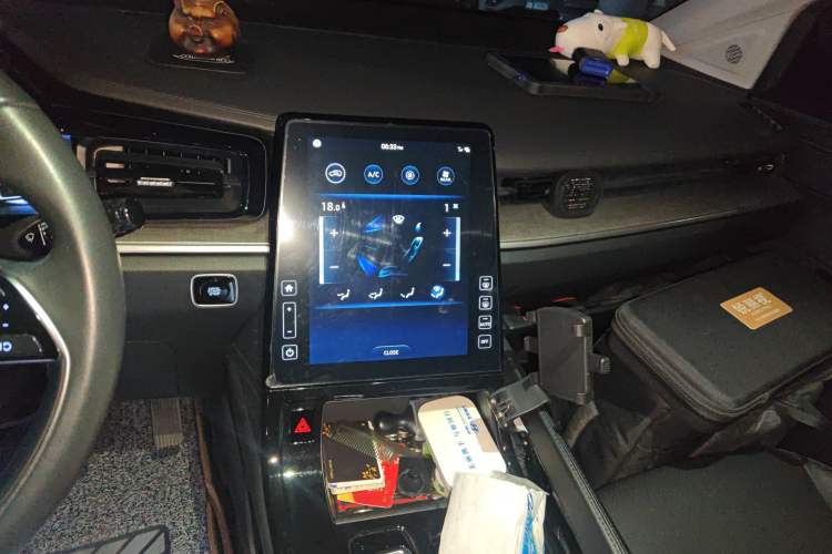 Used Hyundai Custo 2021 270TGDi Prestige LUX Audio And AC Panel
