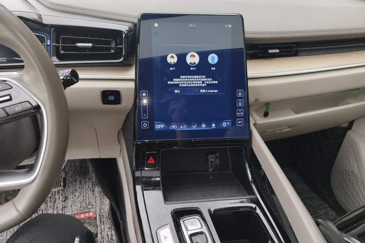 Used Hyundai Custo 2021 270TGDi Prestige LUX Audio And AC Panel