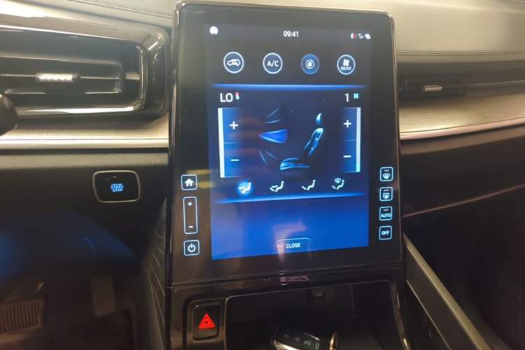 Used Hyundai Custo 2021 270TGDi Prestige LUX Audio And AC Panel