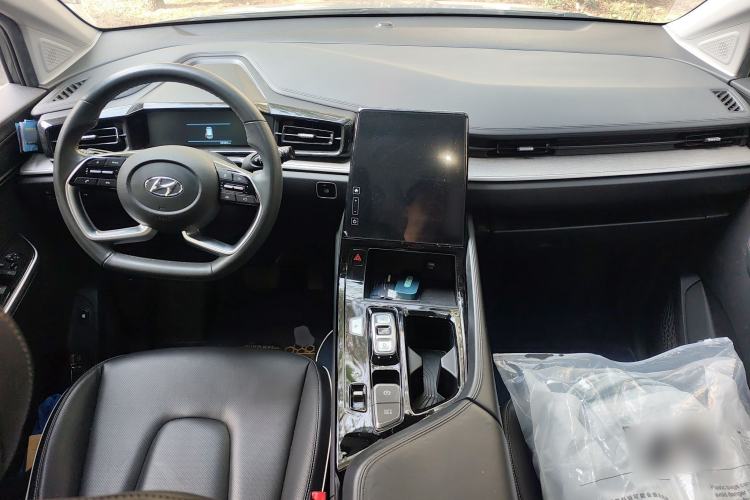 Used Hyundai Custo 2021 270TGDi Prestige LUX Center Console