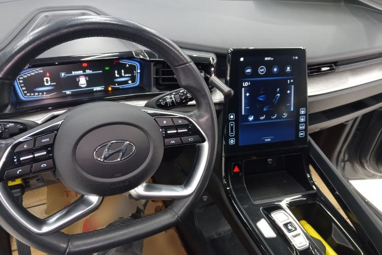 Used Hyundai Custo 2021 270TGDi Prestige LUX Center Console