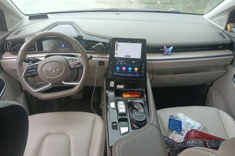 Used Hyundai Custo 2021 380TGDi Smart Love Flagship Edition TOP Premium Center Console