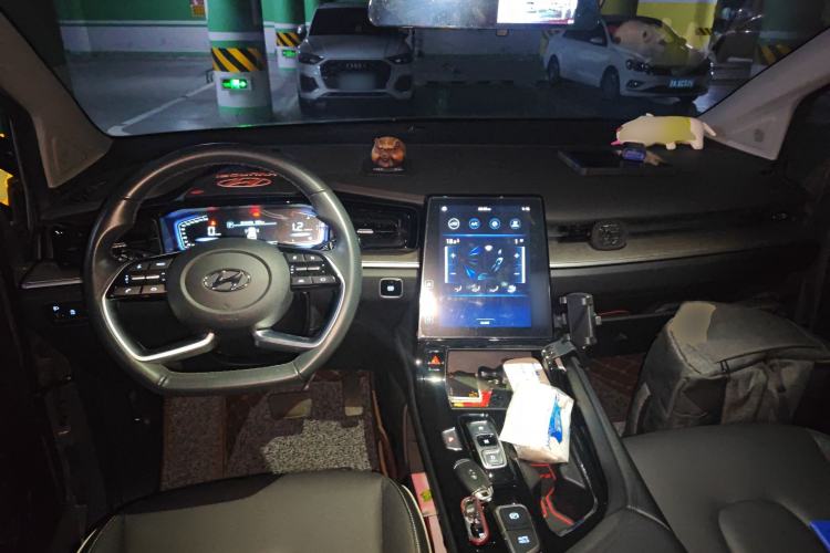 Used Hyundai Custo 2021 270TGDi Prestige LUX Center Console