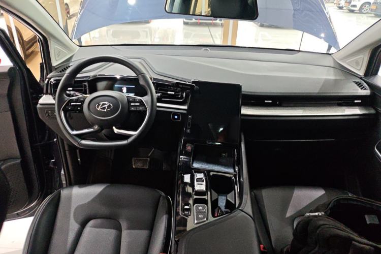 Used Hyundai Custo 2021 270TGDi Prestige LUX Center Console