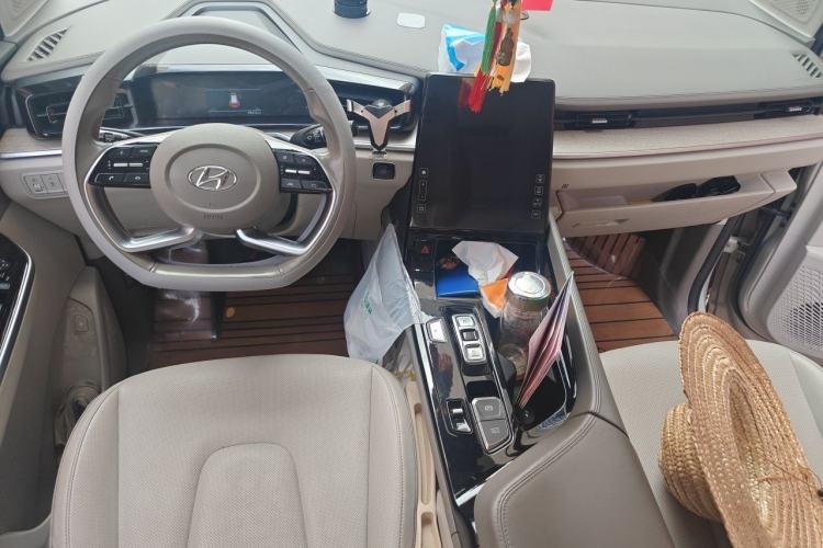 Used Hyundai Custo 2021 270TGDi Prestige LUX Center Console