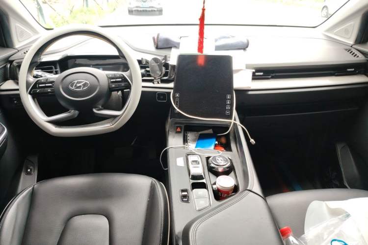 Used Hyundai Custo 2021 270TGDi Prestige LUX Center Console