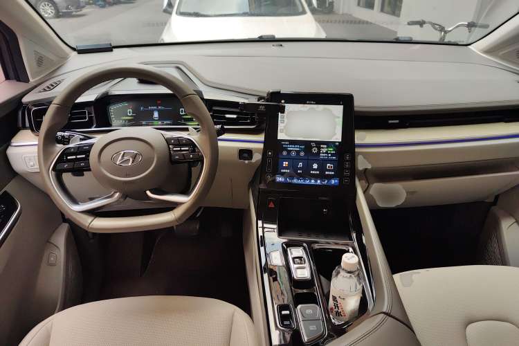 Used Hyundai Custo 2021 380TGDi Smart Love Flagship Edition TOP Premium Center Console