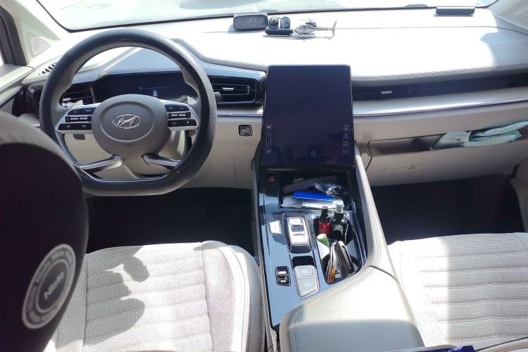 Used Hyundai Custo 2021 380TGDi Smart Love Flagship Edition TOP Premium Center Console