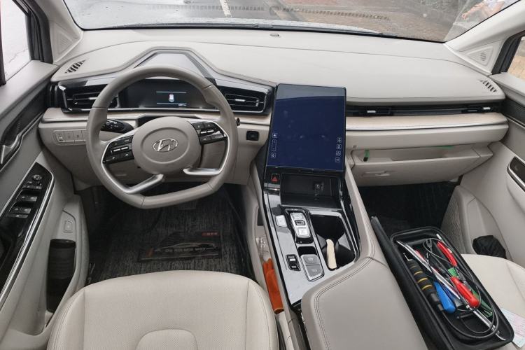 Used Hyundai Custo 2021 270TGDi Prestige LUX Center Console