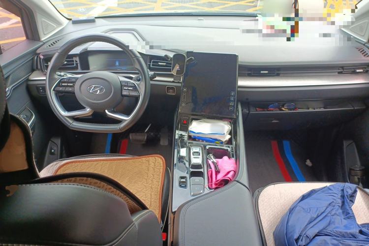 Used Hyundai Custo 2021 270TGDi Prestige LUX Center Console