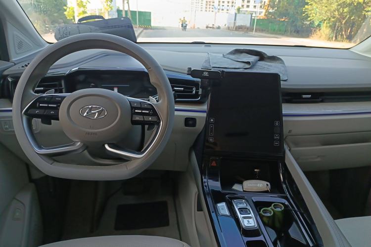 Used Hyundai Custo 2021 380TGDi Smart Love Flagship Edition TOP Premium Center Console