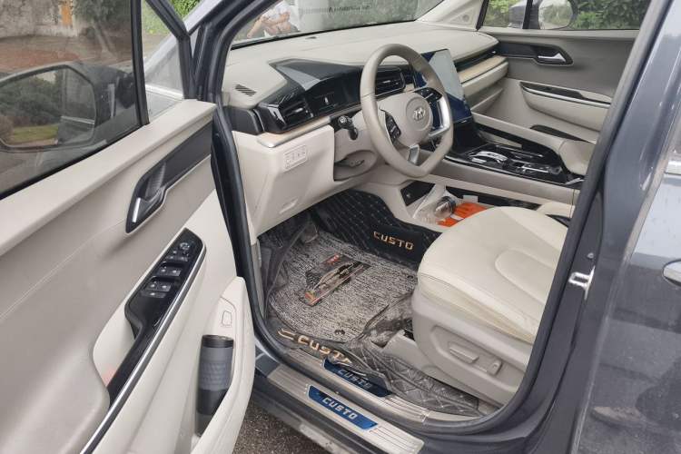Used Hyundai Custo 2021 270TGDi Prestige LUX Driver Seat