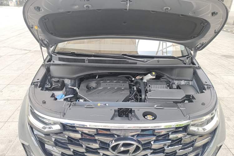 Used Hyundai Custo 2021 380TGDi Deluxe Edition DLX Engine Bay