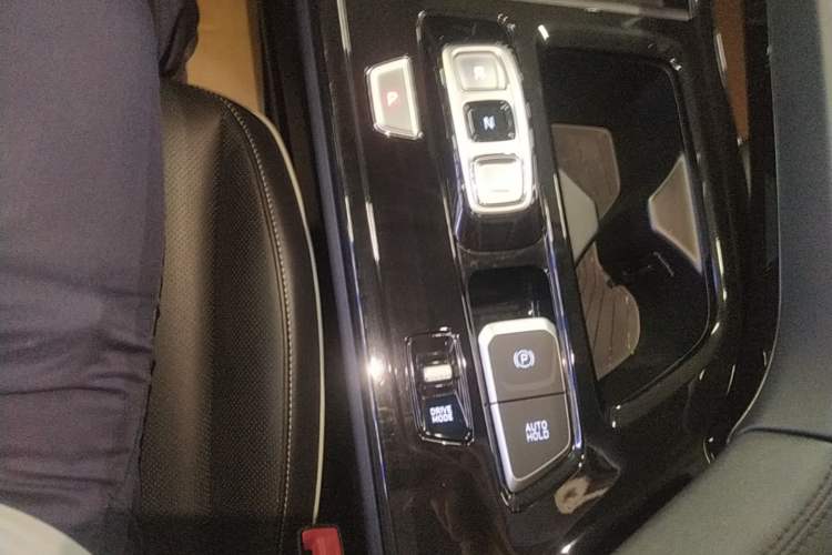 Used Hyundai Custo 2021 380TGDi Smart Love Flagship Edition TOP Premium Gear Lever