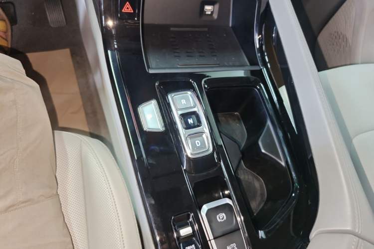 Used Hyundai Custo 2021 380TGDi Smart Love Flagship Edition TOP Premium Gear Lever