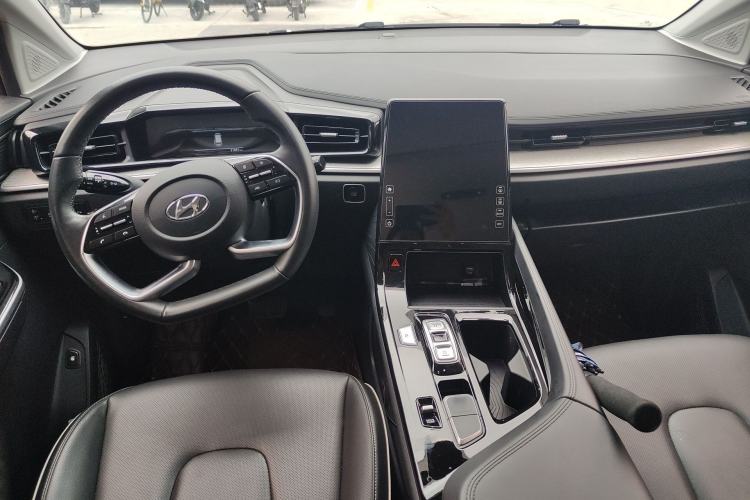 Used Hyundai Custo 2021 270TGDi Prestige LUX Interior 2