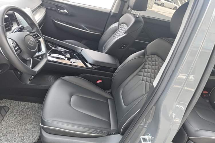 Used Hyundai Custo 2021 380TGDi Deluxe Edition DLX Left Front Seat