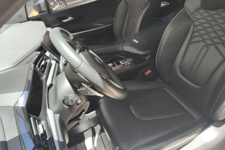 Used Hyundai Custo 2021 380TGDi Smart Luxury Premium LUX Left Front Seat