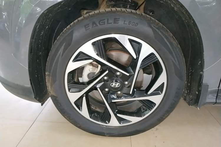 Used Hyundai Custo 2021 270TGDi Prestige LUX Left Front Wheel Hub