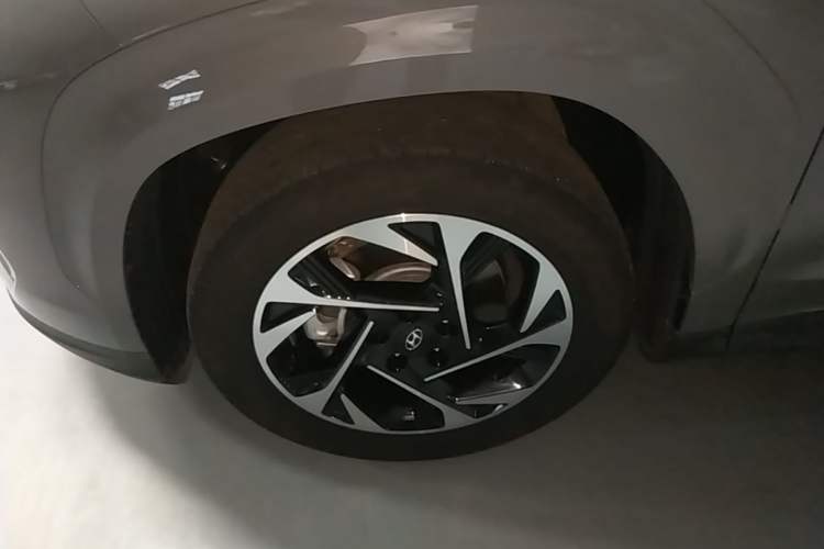 Used Hyundai Custo 2021 380TGDi Smart Luxury Premium LUX Left Front Wheel Hub