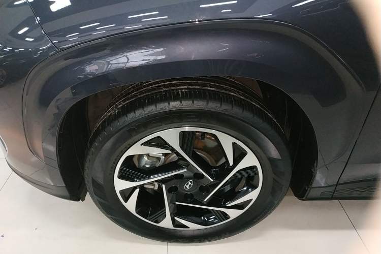 Used Hyundai Custo 2021 380TGDi Smart Luxury Premium LUX Left Front Wheel Hub