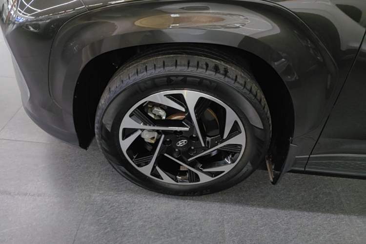 Used Hyundai Custo 2021 270TGDi Prestige LUX Left Front Wheel Hub
