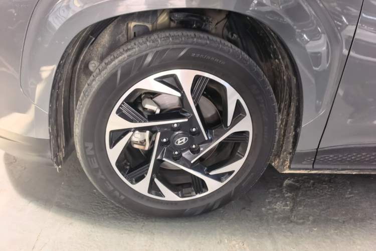 Used Hyundai Custo 2021 380TGDi Smart Luxury Premium LUX Left Front Wheel Hub