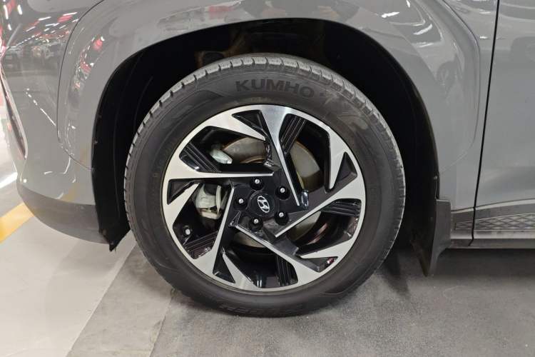 Used Hyundai Custo 2021 380TGDi Smart Luxury Premium LUX Left Front Wheel Hub