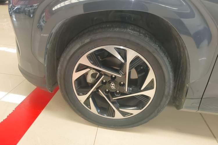 Used Hyundai Custo 2021 270TGDi Prestige LUX Left Front Wheel Hub