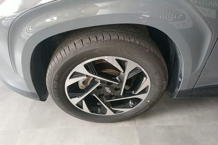 Used Hyundai Custo 2021 380TGDi Smart Luxury Premium LUX Left Front Wheel Hub