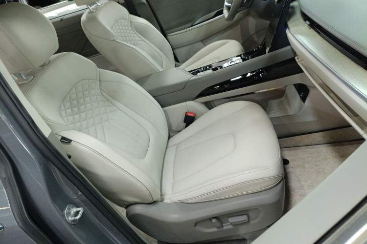 Used Hyundai Custo 2021 380TGDi Smart Love Flagship Edition TOP Premium Right Front Seat