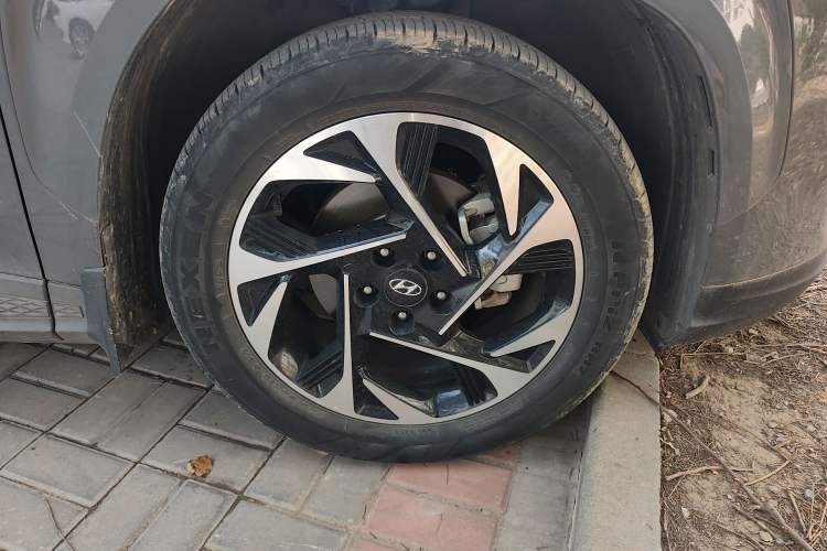 Used Hyundai Custo 2021 270TGDi Prestige LUX Right Front Wheel Hub
