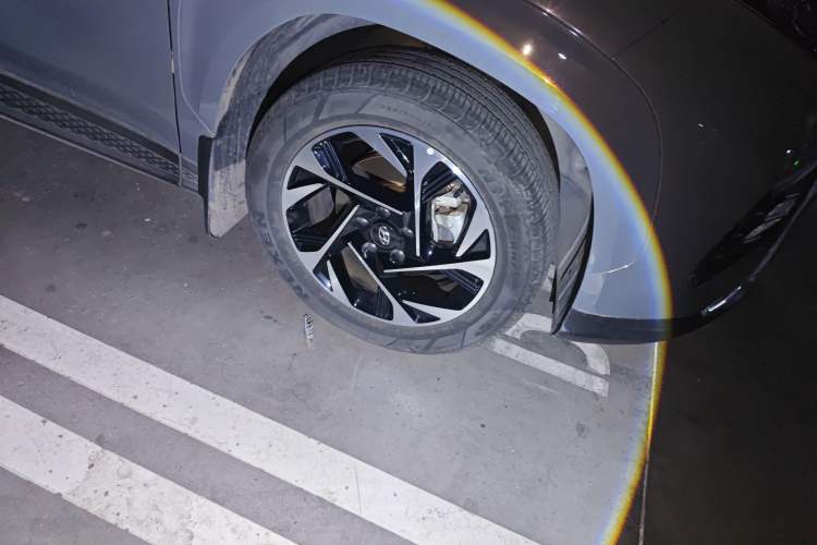 Used Hyundai Custo 2021 270TGDi Prestige LUX Right Front Wheel Hub