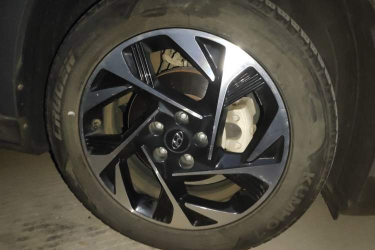 Used Hyundai Custo 2021 270TGDi Prestige LUX Right Front Wheel Hub